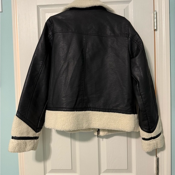 Like New Universal Thread Women's Black and Cream Bomber Jacket - Picture 3 of 4